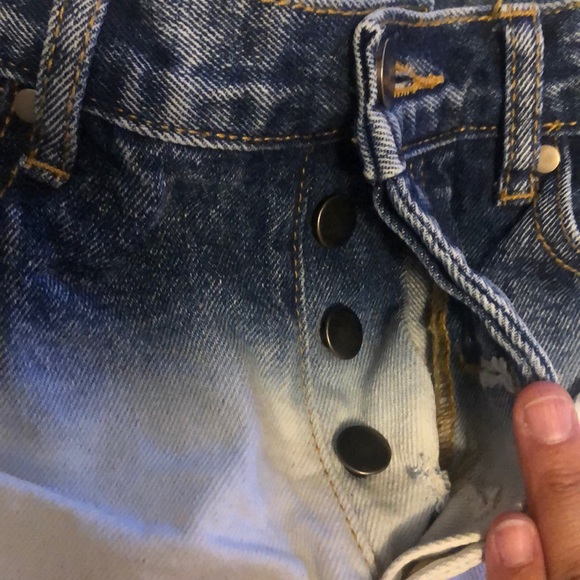 ACID WASH DISTRESS HIGH WAISTED SHORTS - Picture 5 of 6